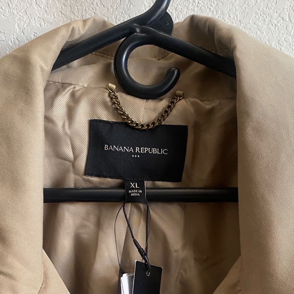 Banana Republic Women's Classic Tan Trench Coat